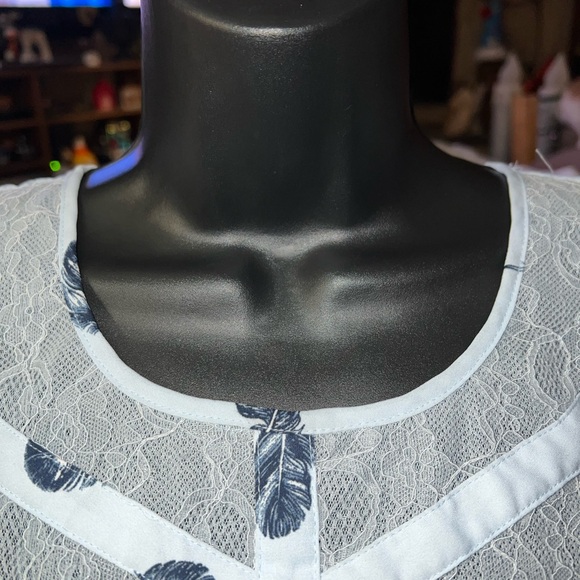 Candies Feather And Lace Tank Top - Picture 3 of 10